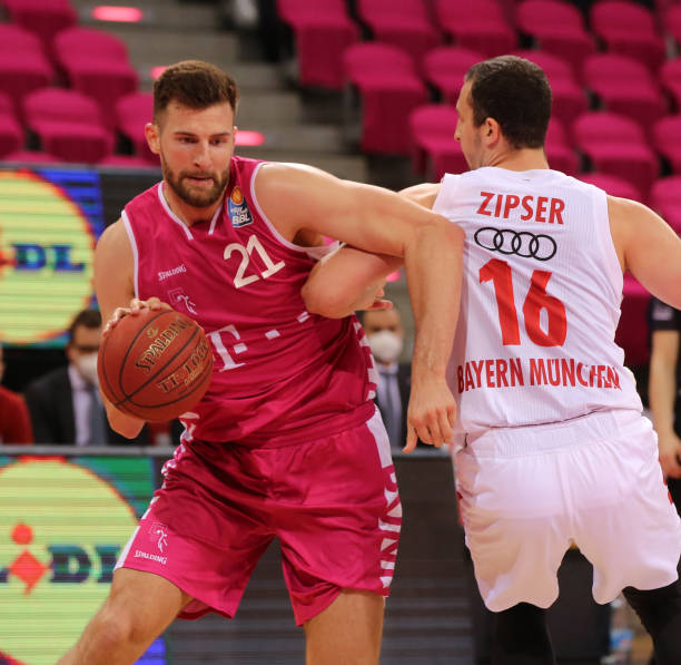 她都通过一 她都通过一